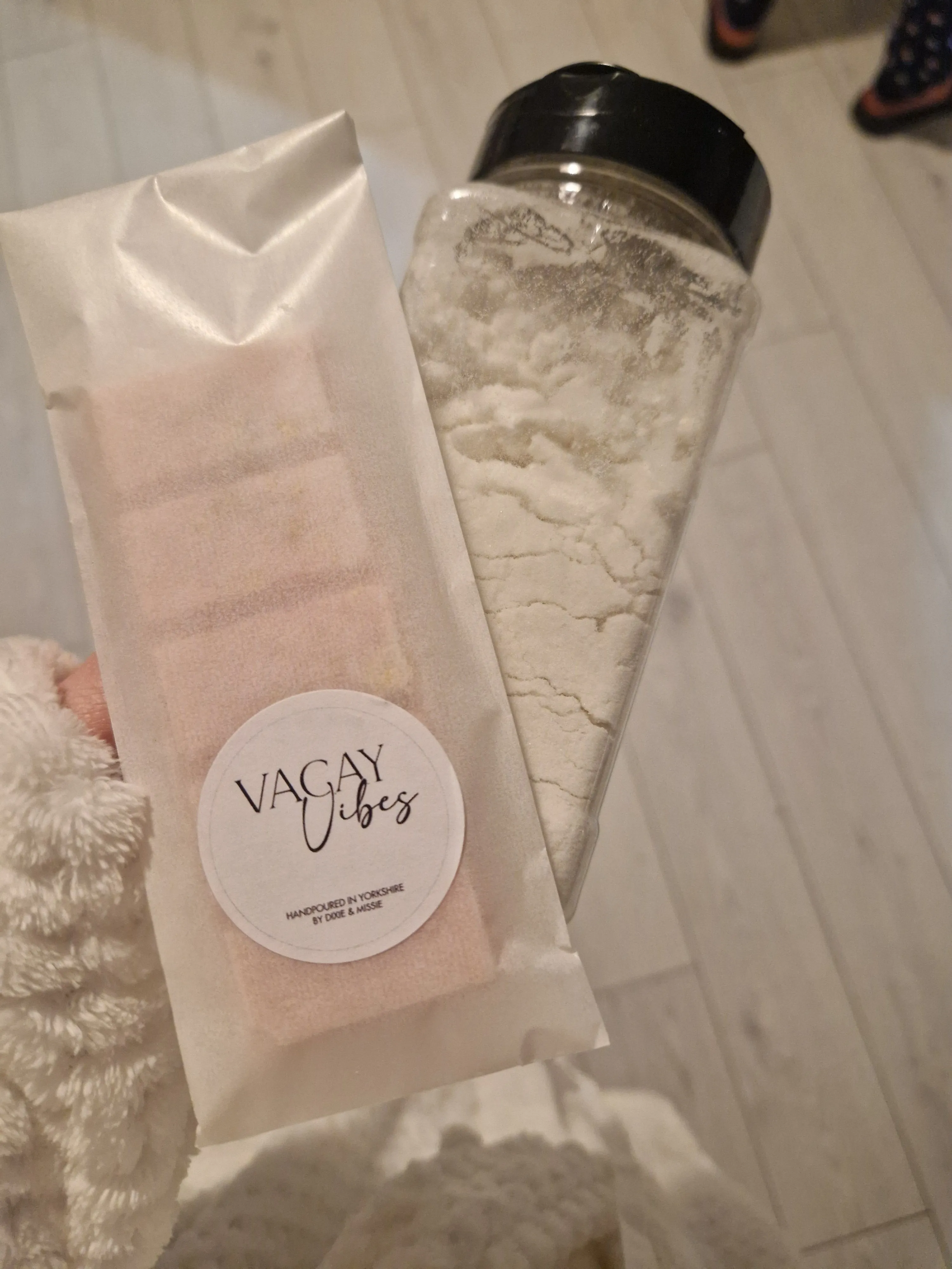 Daffodil & Vanilla Wax Melt Snap Bar, Laundry Dupe Simmering Granules and Carpet Freshener