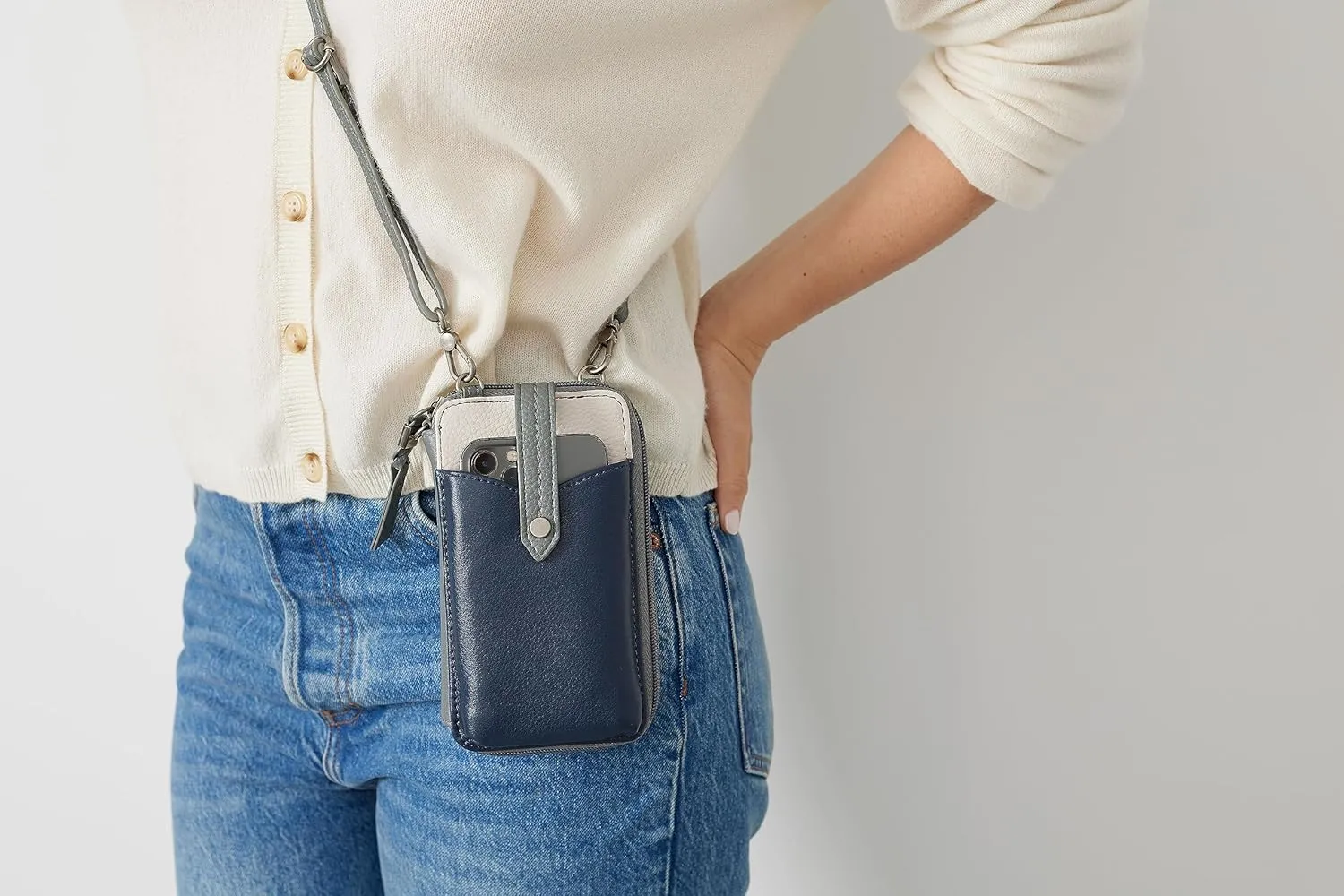 The Sak Silverlake N/S Smartphone Crossbody