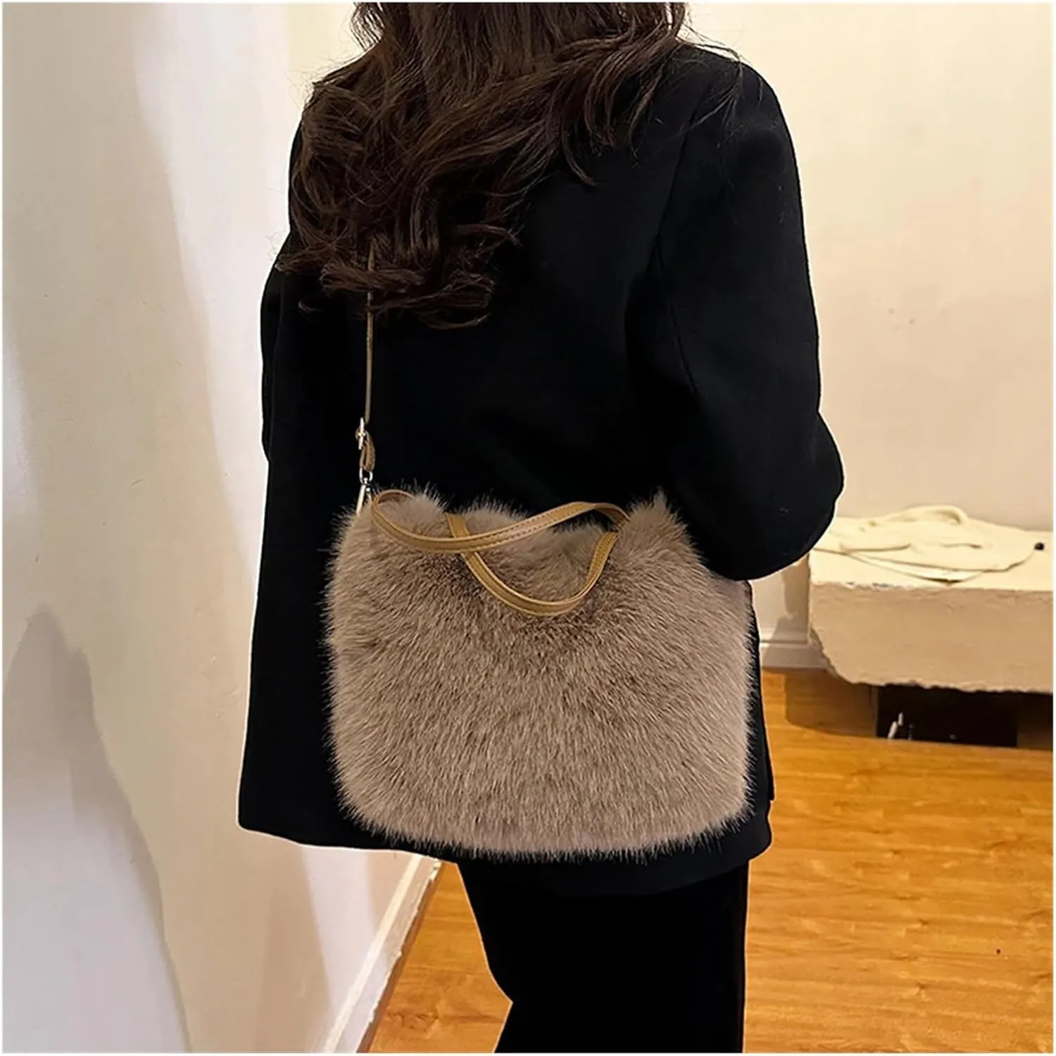 Winter Fluffy Bag Faux Fur Tote Bag Women's Bucket Plush Design Ladies Handbags Soft Winter Crossbody Shoulder Bags